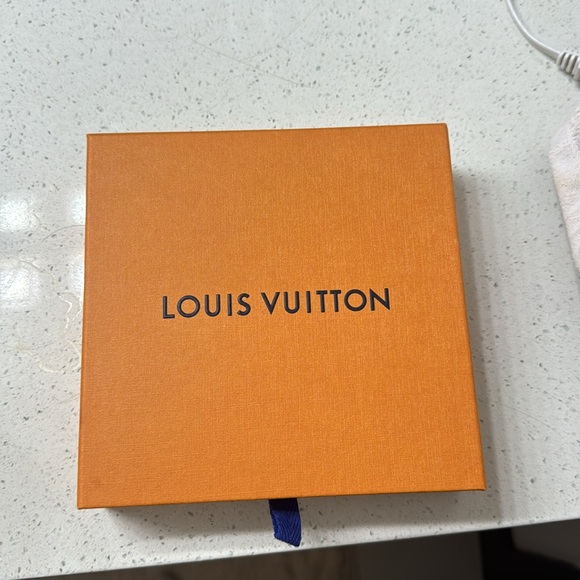 Louis Vuitton belt (reversible) - Picture 2 of 5